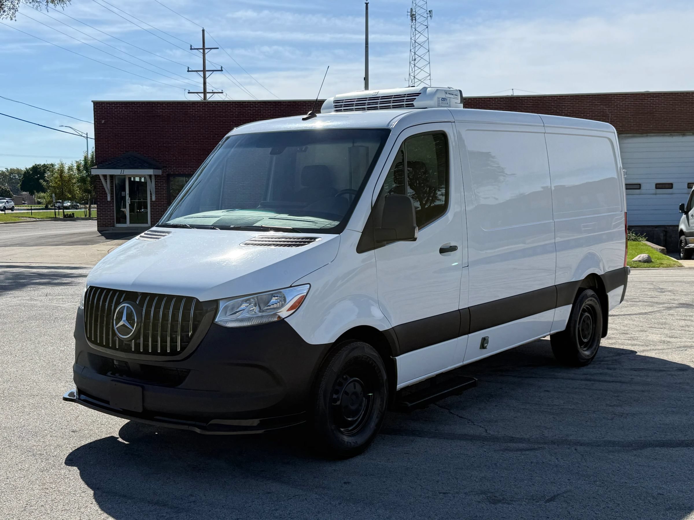 Used 2024 Mercedes-Benz Sprinter 2500 image 3