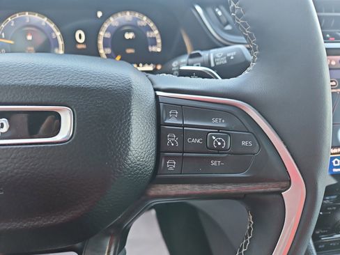 Used 2024 Jeep Grand Cherokee L Limited w/ Luxury Tech Group II image 15