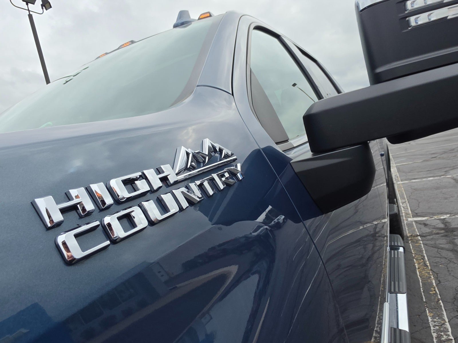 Used 2025 Chevrolet Silverado 2500 High Country w/ High Country Premium Package AWD/4WD image 10