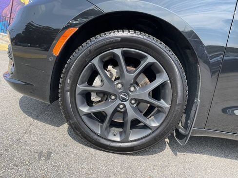 Used 2022 Chrysler Pacifica Limited w/ S Appearance Package AWD/4WD image 9
