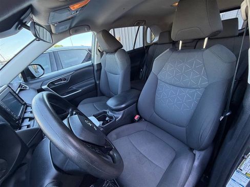 Used 2021 Toyota RAV4 XLE AWD/4WD image 14