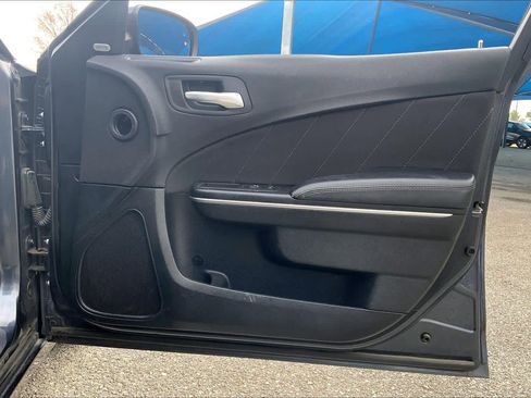 Used 2017 Dodge Charger SXT w/ Driver Confidence Group image 22