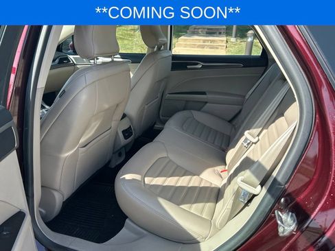 Used 2017 Ford Fusion SE w/ Fusion SE Technology Package FWD image 13