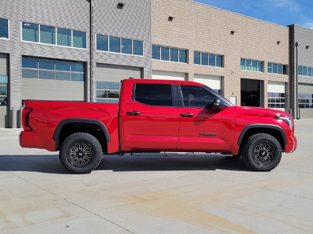 Used 2025 Toyota Tundra SR5 w/ SR5 Convenience Package AWD/4WD image 2