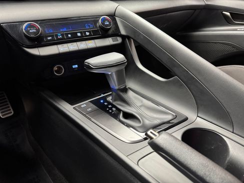 Used 2025 Hyundai Elantra Sport FWD image 19