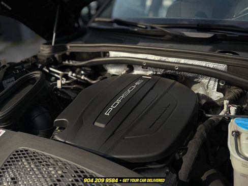 Used 2018 Porsche Macan AWD/4WD image 34