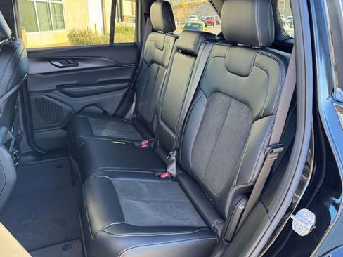 New 2025 Jeep Grand Cherokee Altitude image 25