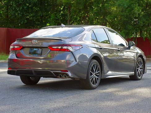 Used 2022 Toyota Camry SE w/ Cold Weather Package FWD image 10