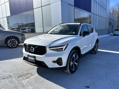 New 2026 Volvo XC40 B5 Plus w/ Protection Package Premier image 4