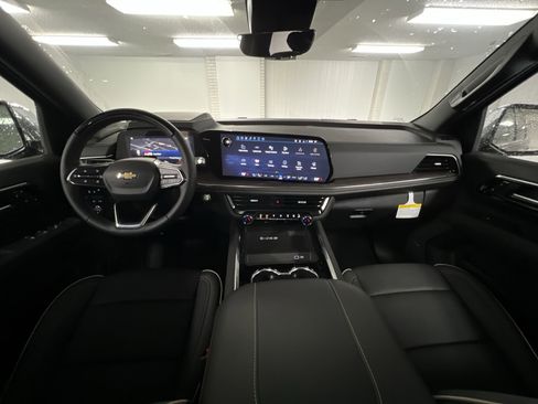 New 2025 Chevrolet Suburban Premier image 57