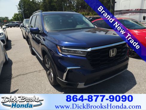 Used 2023 Honda Pilot Touring image 1