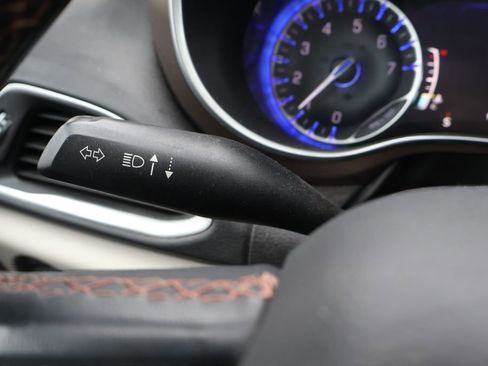 Used 2017 Chrysler Pacifica Touring-L Plus w/ Tire & Wheel Group image 20