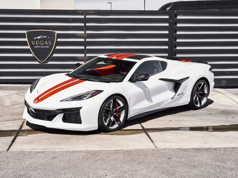 Used 2025 Chevrolet Corvette Z06 RWD image 6