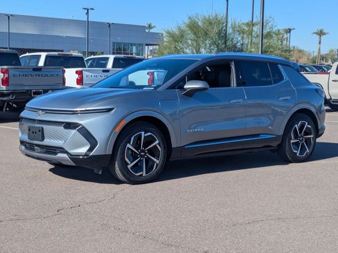 Used 2025 Chevrolet Equinox EV LT w/ Convenience Package image 2