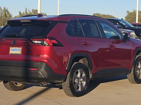 Used 2022 Toyota RAV4 XLE w/ Convenience Package image 5