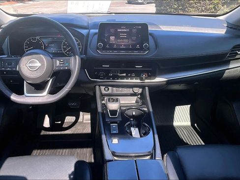 Used 2024 Nissan Rogue SV w/ SV Premium Package image 16