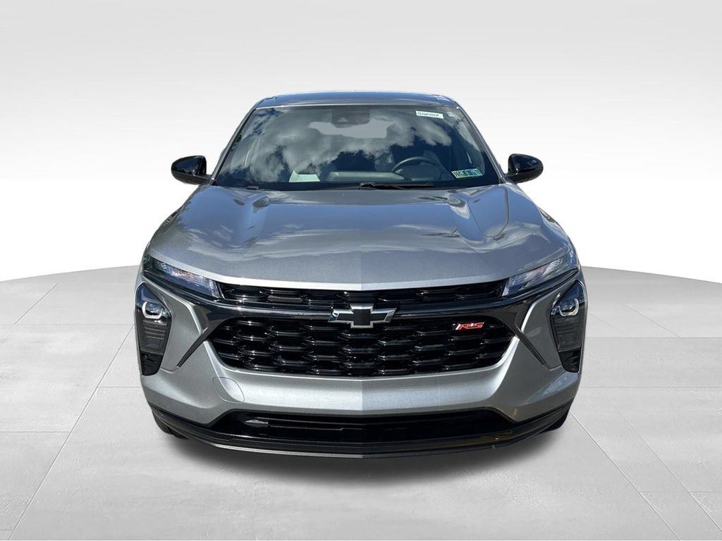 Used 2024 Chevrolet Trax RS w/ Driver Confidence Package FWD image 2