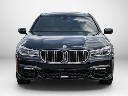 Used 2019 BMW 750i xDrive w/ M Sport Package AWD/4WD image 3