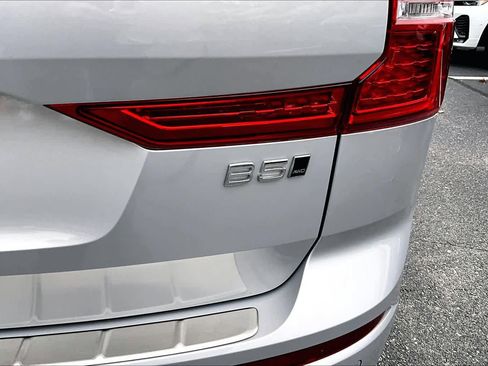 Certified 2023 Volvo XC60 B5 Plus w/ Climate Package image 9