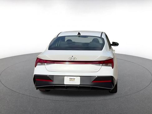 Used 2025 Hyundai Elantra Limited image 12