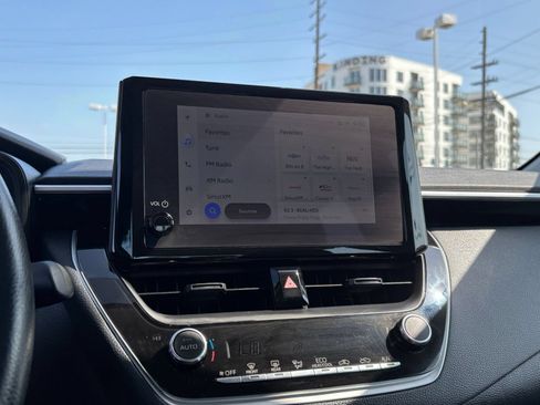 Used 2025 Toyota Corolla LE FWD image 17