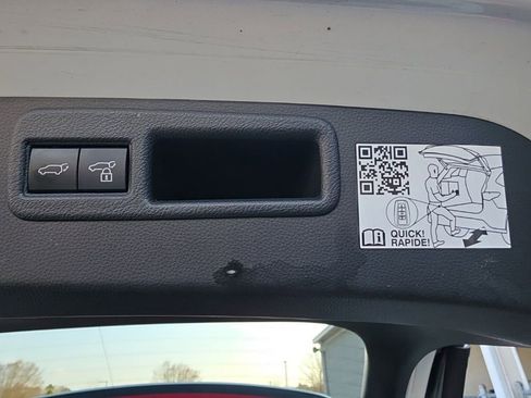 Used 2021 Toyota Venza XLE w/ Softex Package image 39