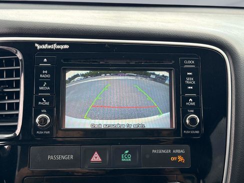 Used 2016 Mitsubishi Outlander SEL FWD image 23