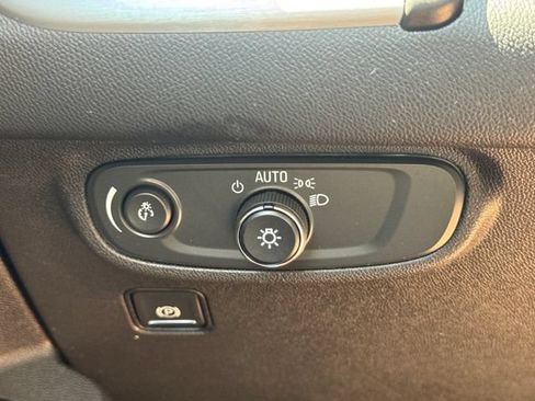 Used 2020 GMC Terrain SLE w/ Driver Convenience Package FWD image 30