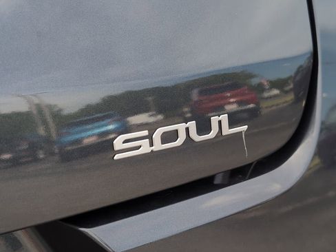Used 2025 Kia Soul LX w/ LX Technology Package FWD image 5