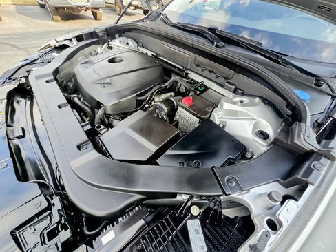 Used 2021 Volvo XC60 T5 Momentum w/ Premium Package image 43