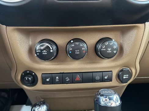 Used 2011 Jeep Wrangler Unlimited Sahara w/ Dual Top Group AWD/4WD image 17