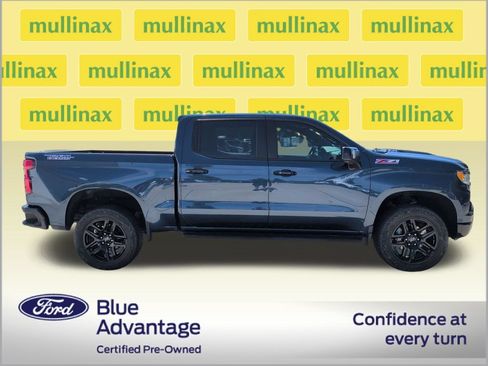 Used 2022 Chevrolet Silverado 1500 LT Trail Boss w/ LT Trail Boss Premium Package AWD/4WD image 2