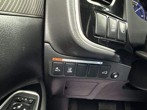 Used 2022 Mitsubishi Outlander SEL image 40