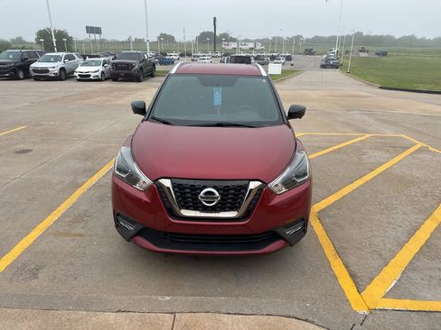 Used 2019 Nissan Kicks SR w/ SR Premium Package FWD image 9