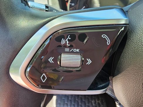 Used 2020 Jaguar XE S image 18