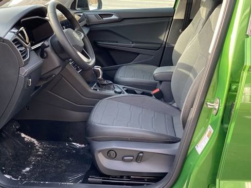 New 2026 Volkswagen Taos SE image 20