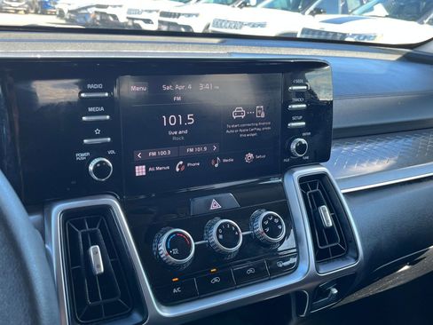 Used 2023 Kia Sorento LX image 17