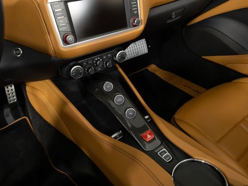 Used 2016 Ferrari California T RWD image 34