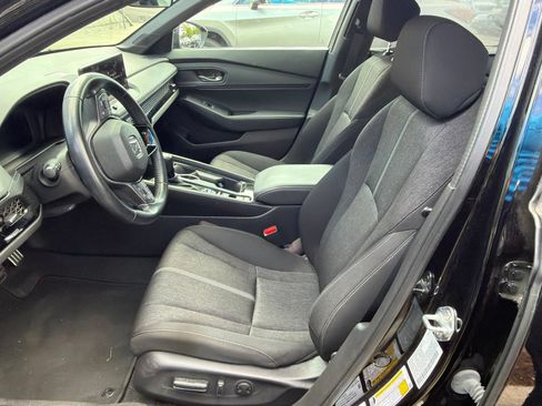 Used 2023 Honda Accord Sport image 7