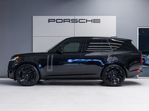 Used 2025 Land Rover Range Rover SE AWD/4WD image 2