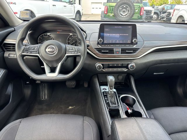 Used 2024 Nissan Altima 2.5 SV FWD image 31