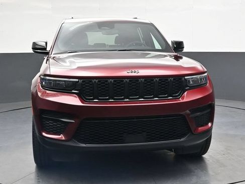 Used 2024 Jeep Grand Cherokee Altitude AWD/4WD image 11