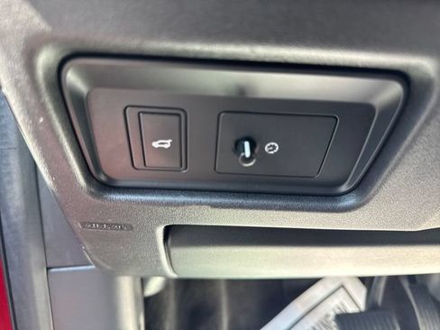 Used 2017 Land Rover Discovery Sport SE AWD/4WD image 31
