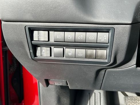 Used 2024 Toyota Tundra Platinum AWD/4WD image 18