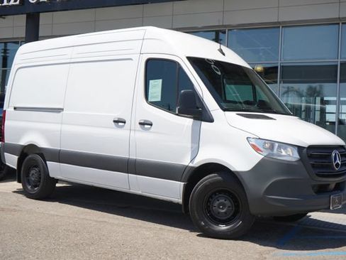 Used 2025 Mercedes-Benz Sprinter 2500 image 1