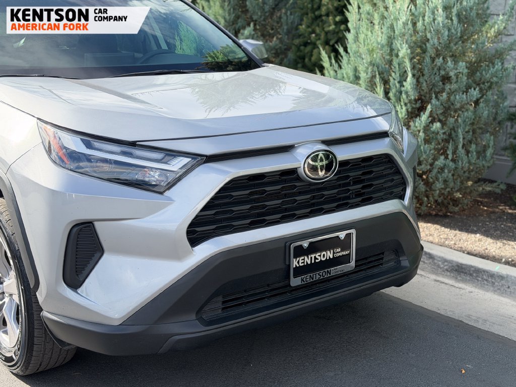 Used 2025 Toyota RAV4 XLE AWD/4WD image 11