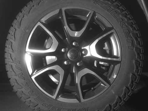 Used 2025 Jeep Compass Trailhawk image 13