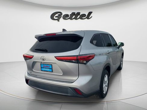 Used 2023 Toyota Highlander L FWD image 5