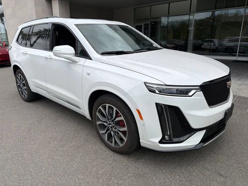 Used 2023 Cadillac XT6 Sport w/ Technology Package AWD/4WD image 10