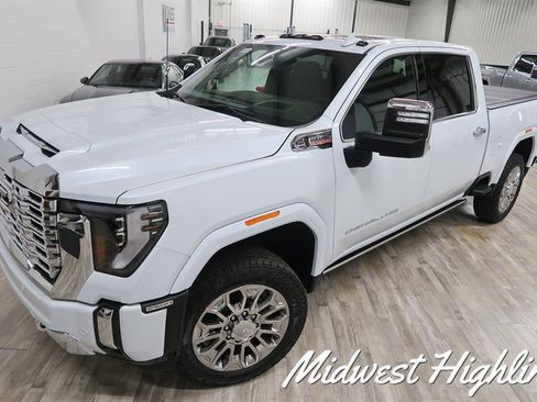 Used 2026 GMC Sierra 2500 Denali w/ Denali Reserve Package AWD/4WD image 3